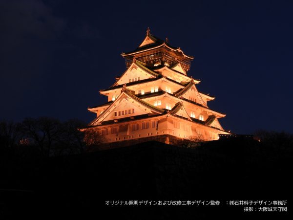 大阪城天守閣　黄色ライトアップ