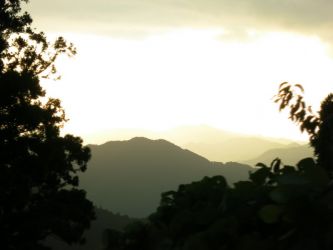 大門から見た夕景